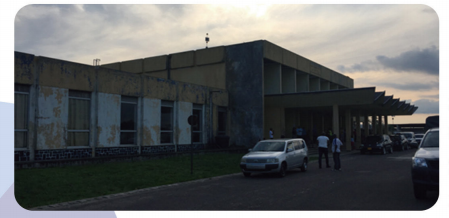 基桑加尼機場因屋面增加水箱、墻面增加幕墻等建筑物功能提升改造而增加荷載，對原有建筑質量進行檢測鑒定